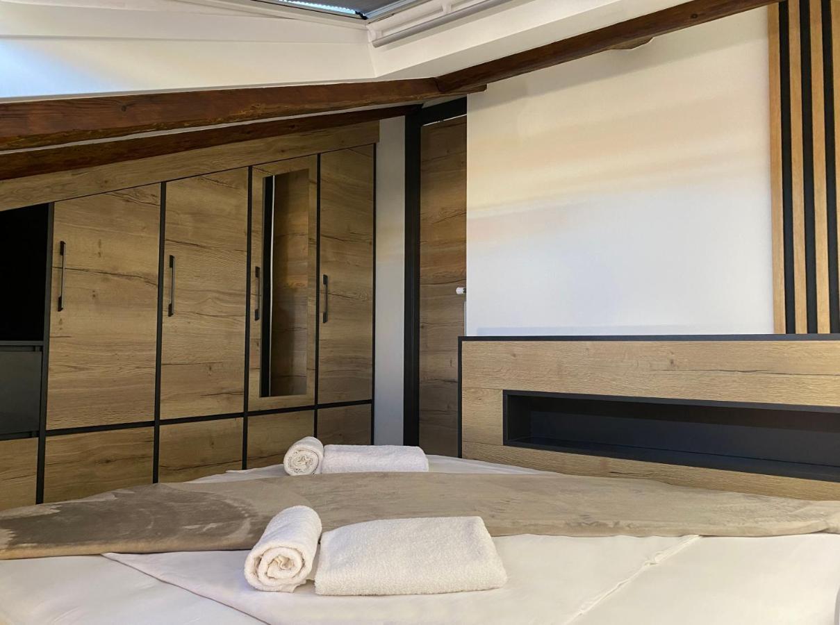 Castropola Views With Private Parking Apartment Ngoại thất bức ảnh