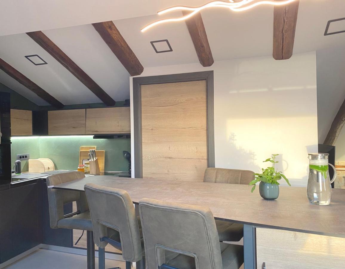 Castropola Views With Private Parking Apartment Ngoại thất bức ảnh